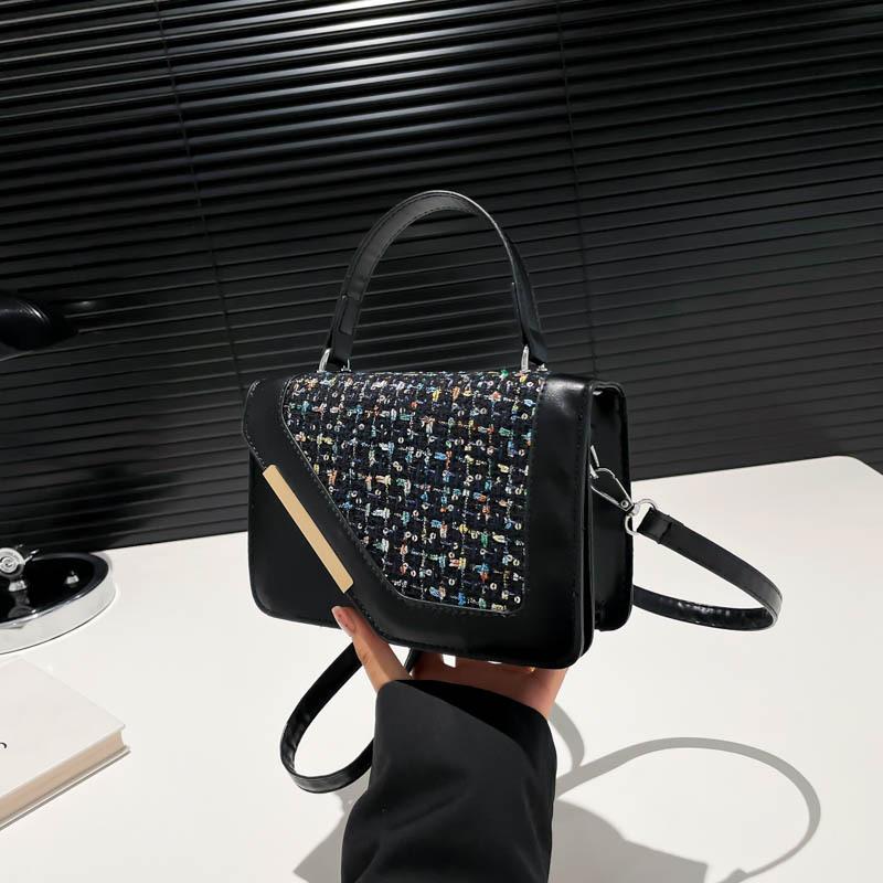 2025 New Small Square Bag Temperament Niche Design Fashionable Foreign Texture Shoulder Bag Messenger Casual Women's Bag
