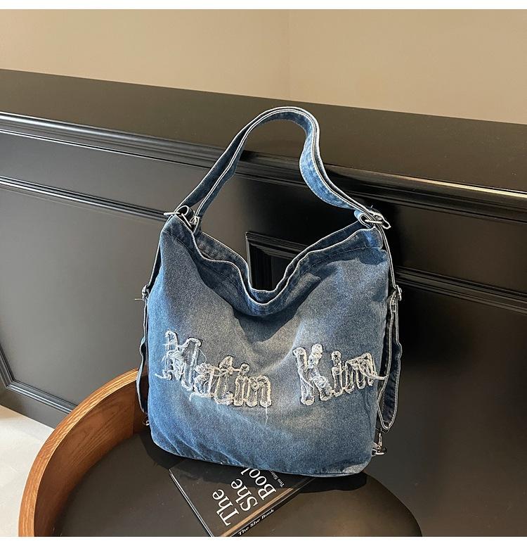 

New 2025 large-capacity denim bag, personalized trend tote bag, retro casual rough edge splicing shoulder bag джинсовый синий