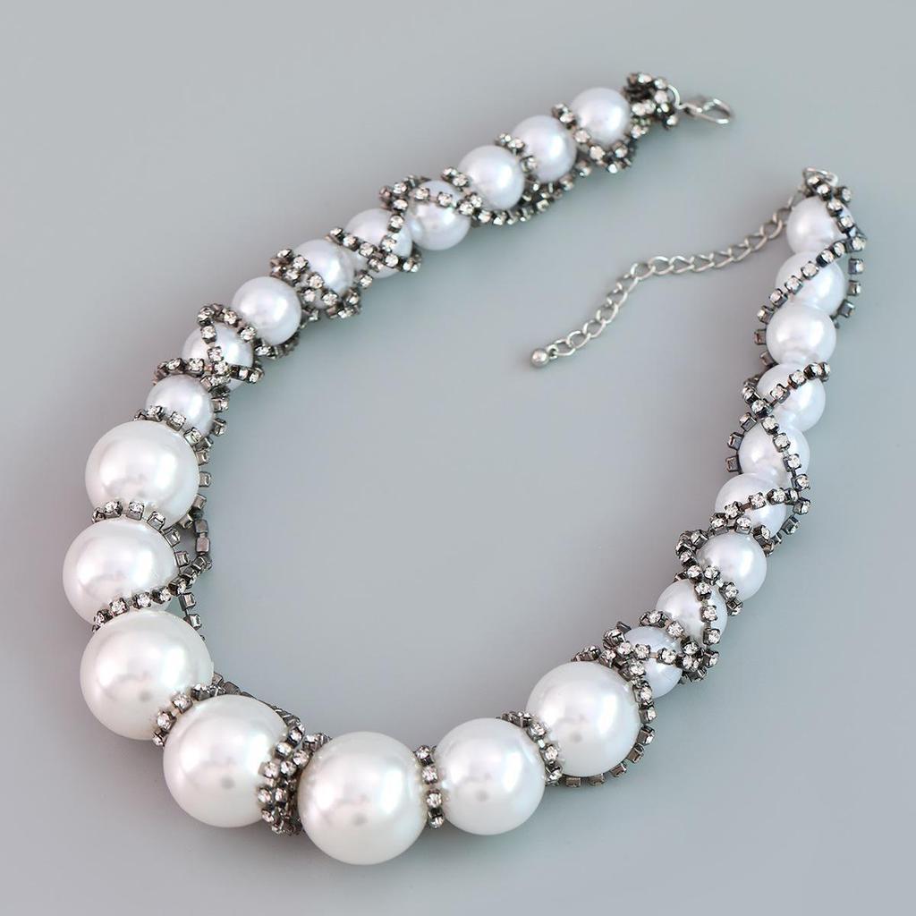 European and American Exaggerated Hip-Hop Necklace with Imitation Pearls and Acrylic Diamonds