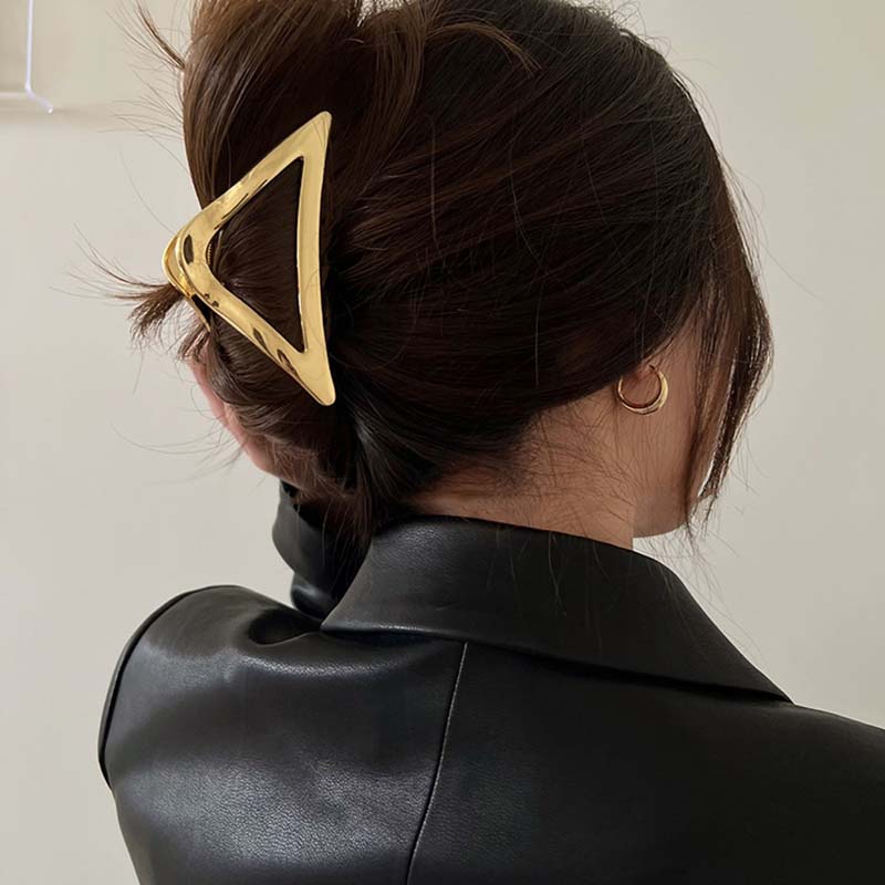 Fashion Metal Triangle Hair Claw Clip Trendy Geometric Large Shark Clip Hairpins for Women Girl Headwear Hair Accessories