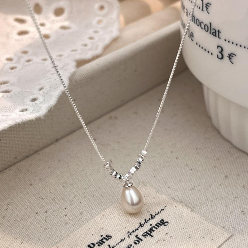 Elegant Faux Pearl Water Drop Pendant Necklace for Women - Versatile and Stylish Clavicle Chain