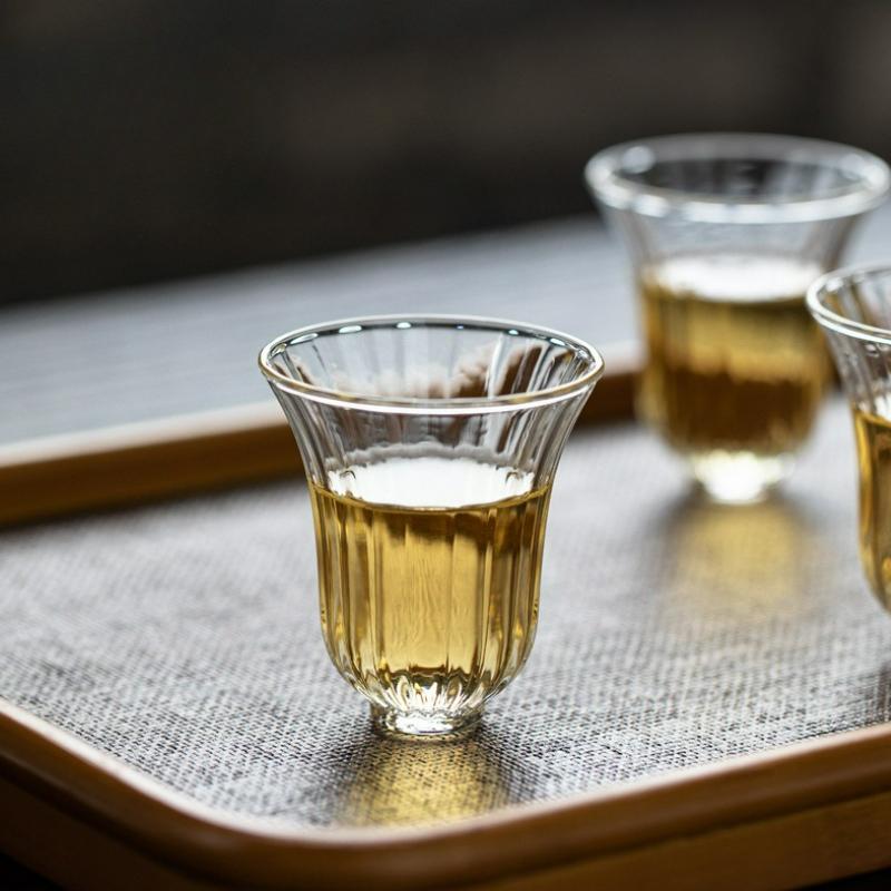 Mini szklanka do herbaty w stylu japońskim Płatki kwiatów Kung Fu Odporna na ciepło Przezroczysta szklanka do picia Filiżanka do herbaty Akcesoria do naczyń do herbaty Nowy