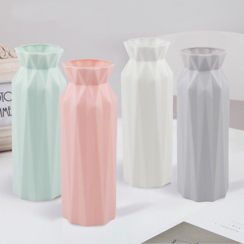 Nordic Style Round Plastic Vase - Fashionable, Simple, Anti-Fall Porcelain Imitation for Home Decoration and Flower Arrangements.