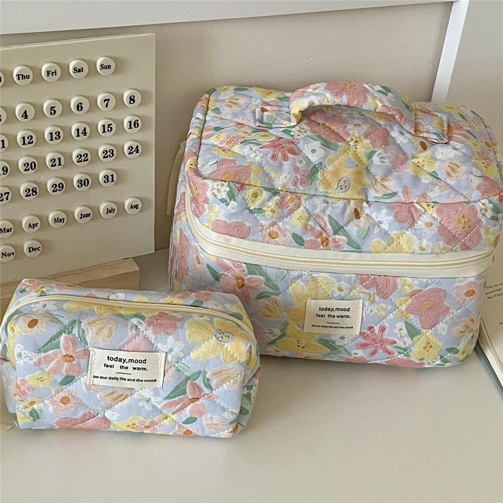 Vintage Flower Quilted Makeup Bag Coquette Organizer Bag Cute Floral Cosmetic Bag  for Women Girls