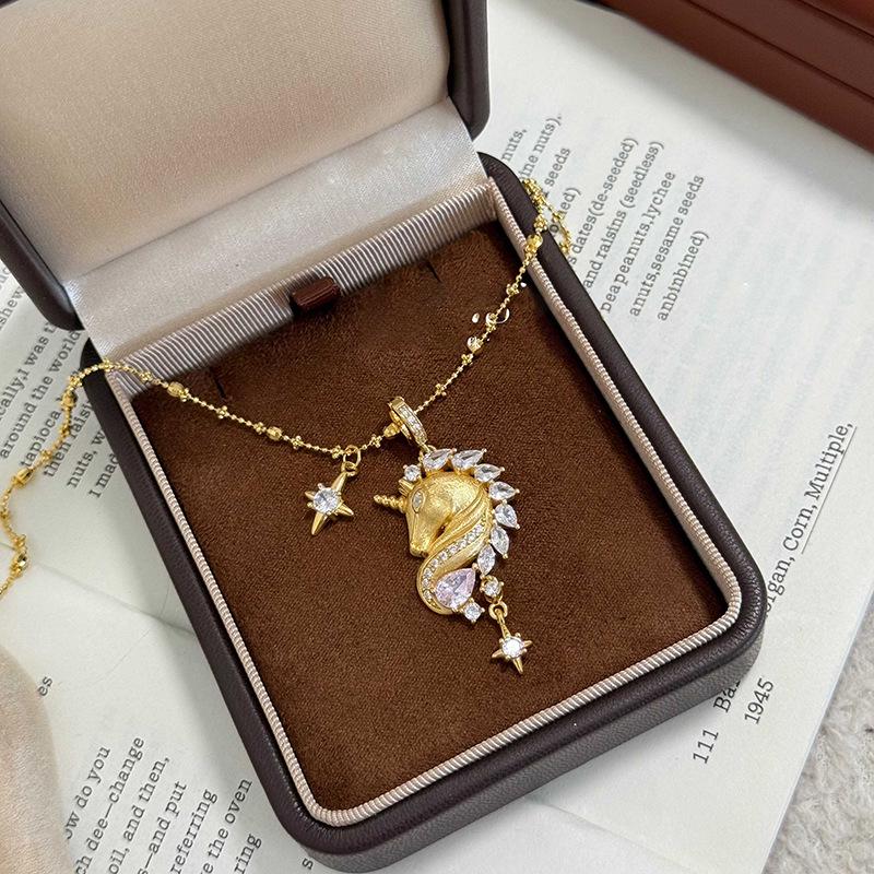 Collana Cavallo Zodiacale Stella in Zircone Placcata Oro | Elegante Catena Clavicolare dal Design di Nicchia