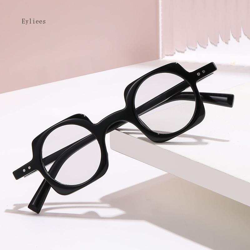 Retro Small Square Sunglasses Women Fashion Clear Round Ocean Lens Eyewear Men Punk Rivets Sun Glasses Shades UV400 gafas de sol