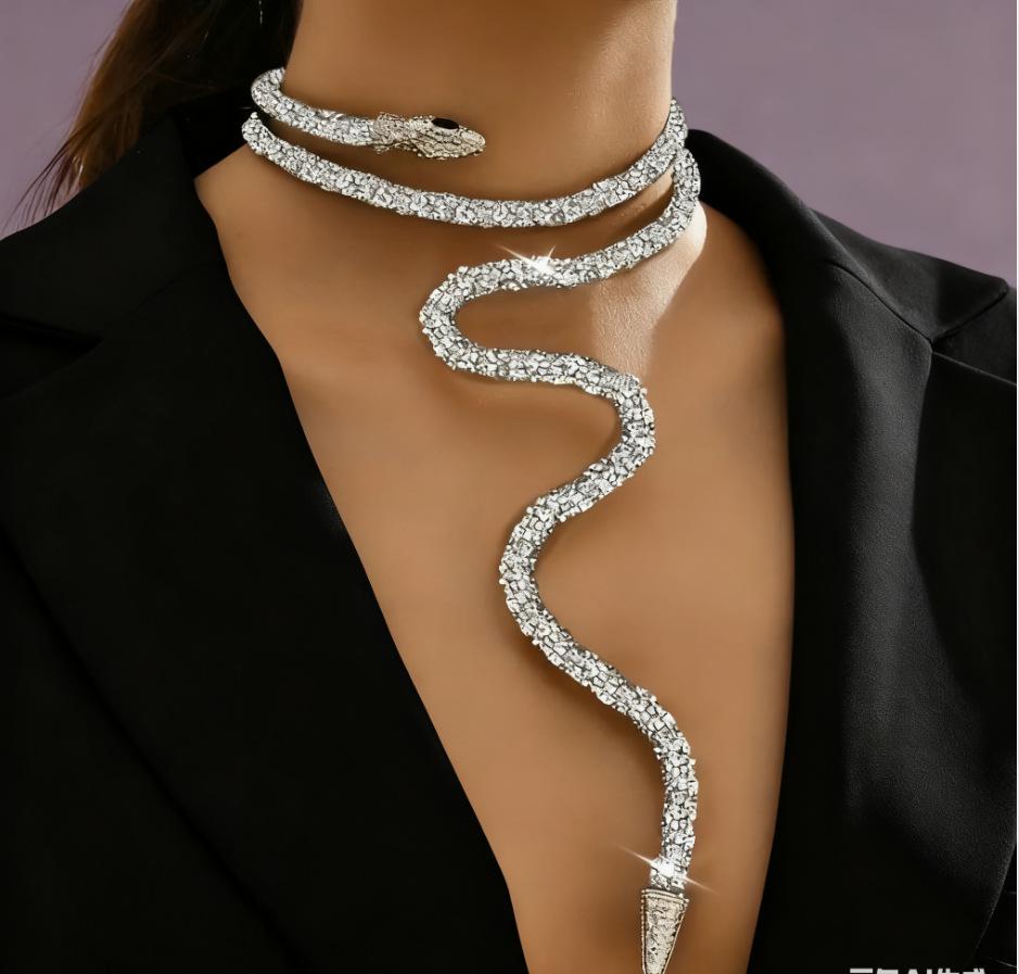 

Necklace Spice Girl Sexy Serpentine Necklace Can Distort Design Sense is Wind Personality Niche Collar Women