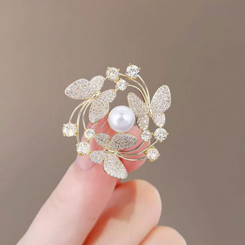 Elegant Wreath Flying Butterfly Brooches For Women  Pearl Pins Female Coat Corsage Trendy Brooch Party Wedding Gift KTJ