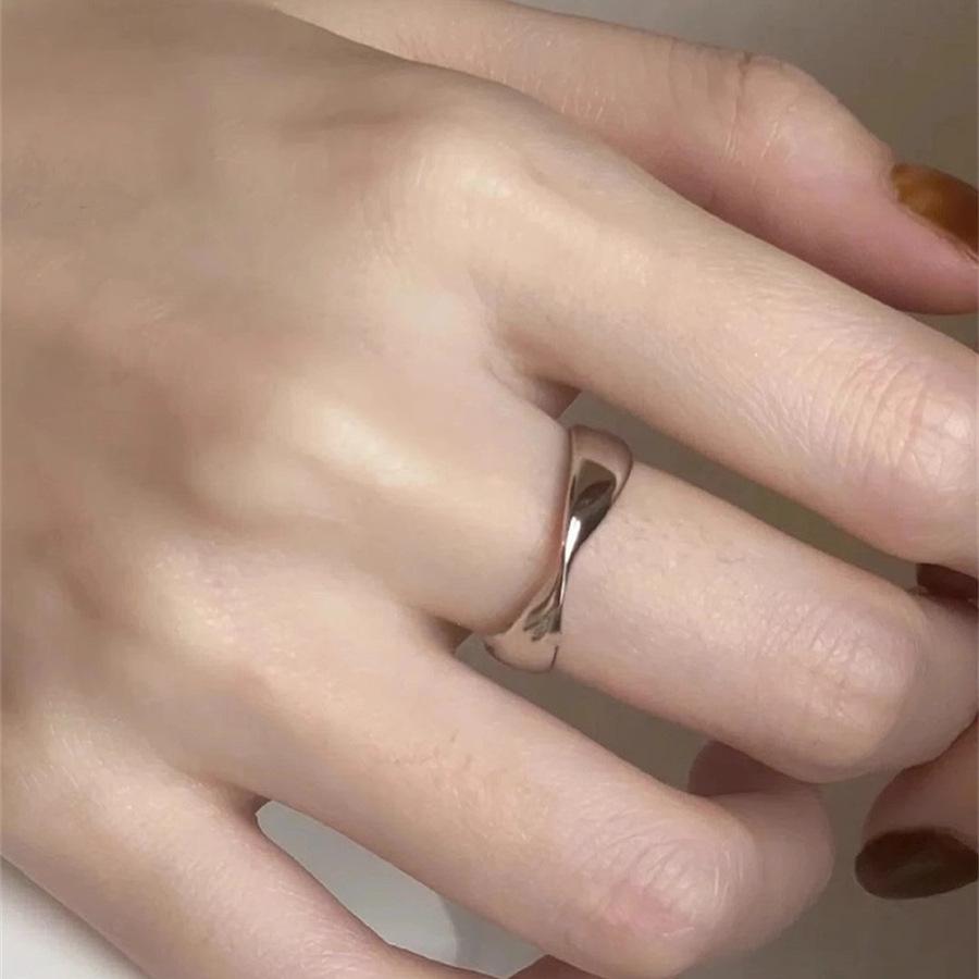 S925 Sterling Silver Mobius Ring Minimalist Cold Wind Niche Open Ring Tide