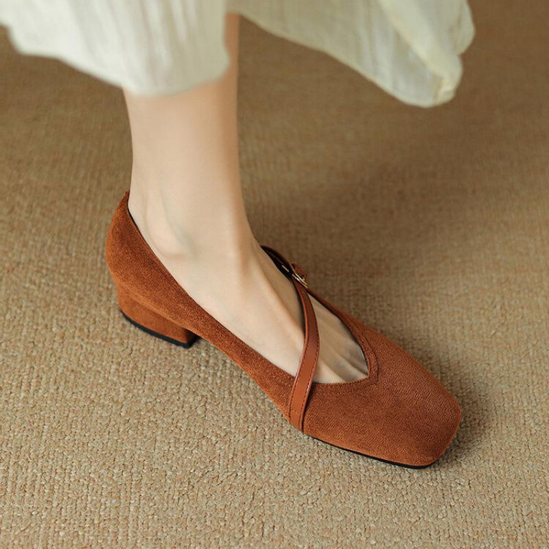 New women's fashion single shoes round head comfortable soft sole large size women's shoes black four seasons wear women's shoes low heel low top shoe