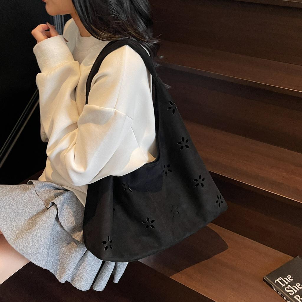 The Petal Single-shoulder Bag Is A Retro and Versatile Large-capacity Casual Tote Underarm Bag