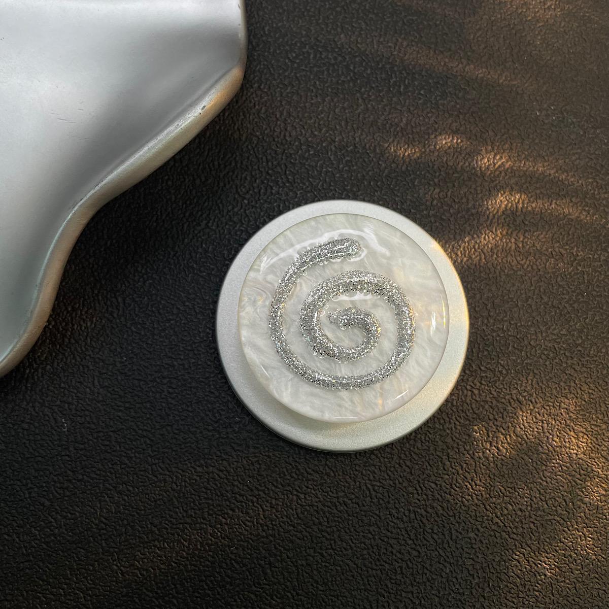 

Korean Style Shell Pattern Fish Cake Magnetic Holder Compatible with MagSafe Phone Strong Adsorption Desktop Extendable