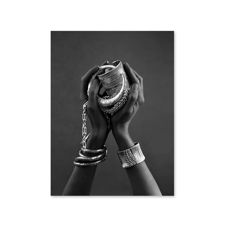 Afrikanische Frau Leinwand Wand Kunst Malerei Poster und Drucke schwarze Frau hält Gold Schmuck Bild für Wohnzimmer Home Decor