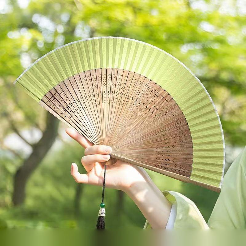 Retro Bamboo Folding Hand Fan Sturdy Smooth Opening Fan with Free Pendant Portable Retro Fan Elegent Female Woman Fan Home Decor
