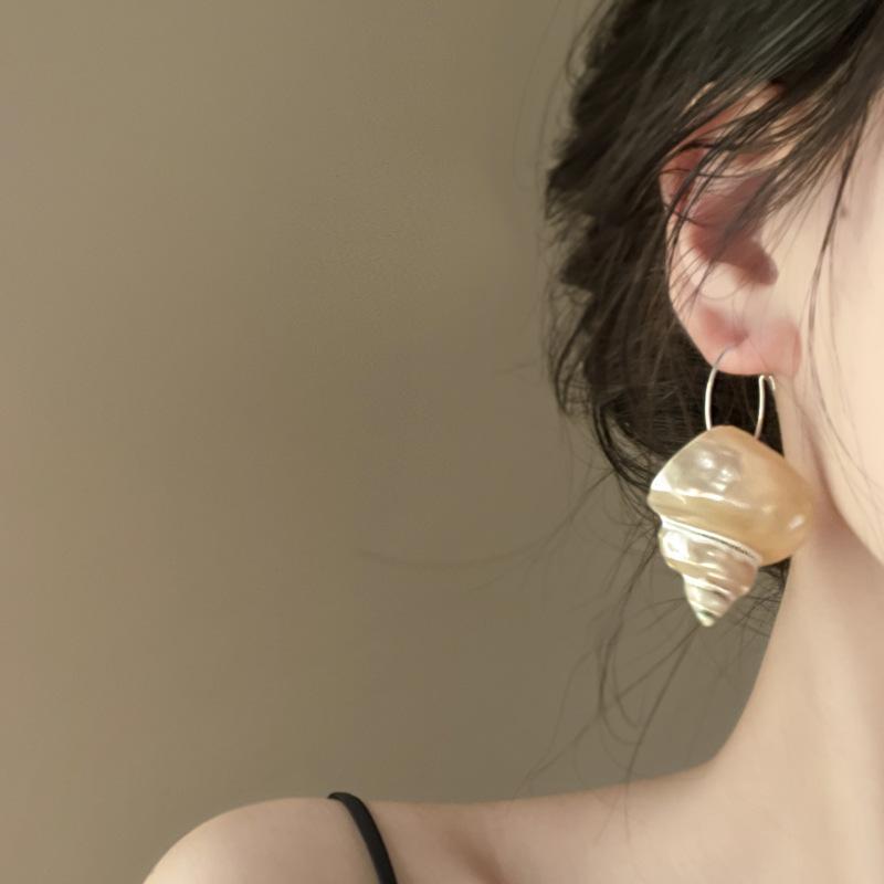 Holiday Wind Conch Shell Earrings Summer Small Fresh New Versatile Earrings Niche High-end Earrings Women