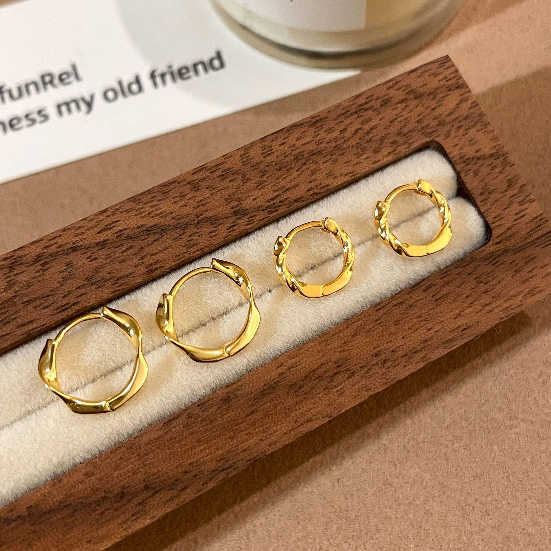 925 Sterling Silver Twisted Huggie Hoop Earrings | Gold/Silver Tone Minimalist Twist Hoop Earrings for Women Men 10MM золотой