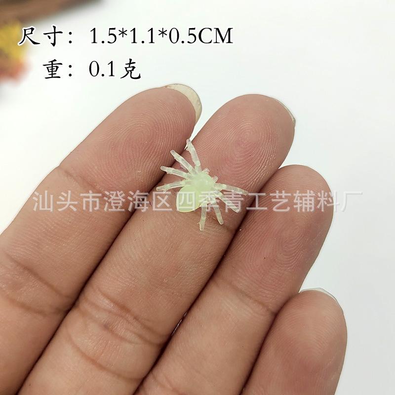 

Искусственные пауки можно смешивать с реквизитом для Хэллоуина Мини-маленькие пауки розыгрыш симуляция пародия