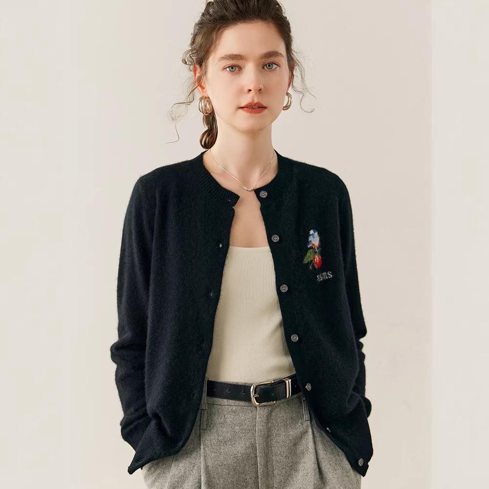 Women's Cashmere Round-Neck Sweater Cardigan - Loose, Cozy Autumn/Winter Knitwear.