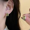 Boucles d'oreilles carrées argentées Design de niche Sens du raisin vert Boucles d'oreilles carrées en diamant Vintage Minimaliste Accessoires pour dames Bijoux élégants Boucles d'oreilles