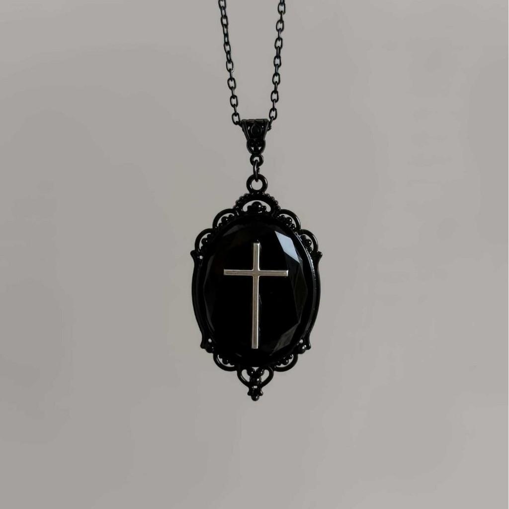 Gothic Style Alloy Necklace With Baroque Cross Pendant For Women Summer Fashion