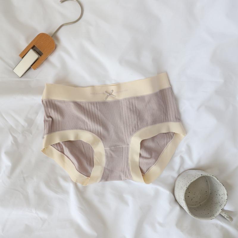 Soft Girl Naked Thread Cotton Women's Underwear Mid Waist Triangle Sensation Grass Antibacterial No Trace Panties