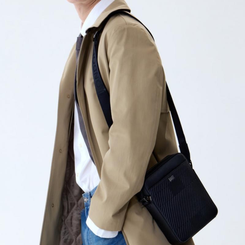 Daks Black Cowhide Mini Crossbody Bag Dbba6e319bk