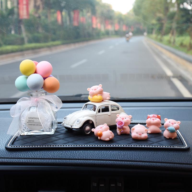 Celebrity Pig Car Ornament: Cute Console Decoration & Air Freshener Holder