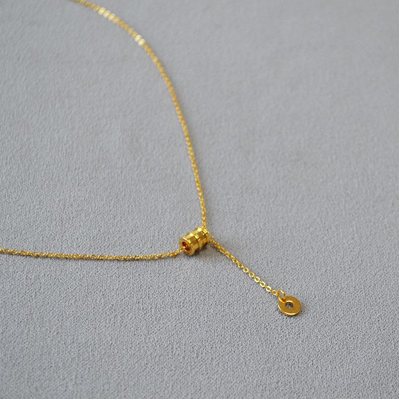 

Petite and exquisite gold-plated brass necklace with a Japanese and Korean minimalist design, featuring a small waist and elegant clavicle chain. золотой