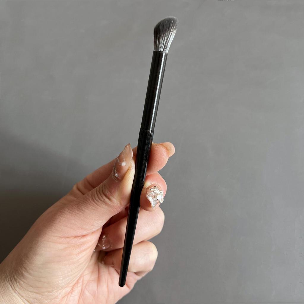 Kleines rundes Lidschatten-, Nasenkontur- und Highlight-Pinselset mit abgeschrägtem Konturpinsel