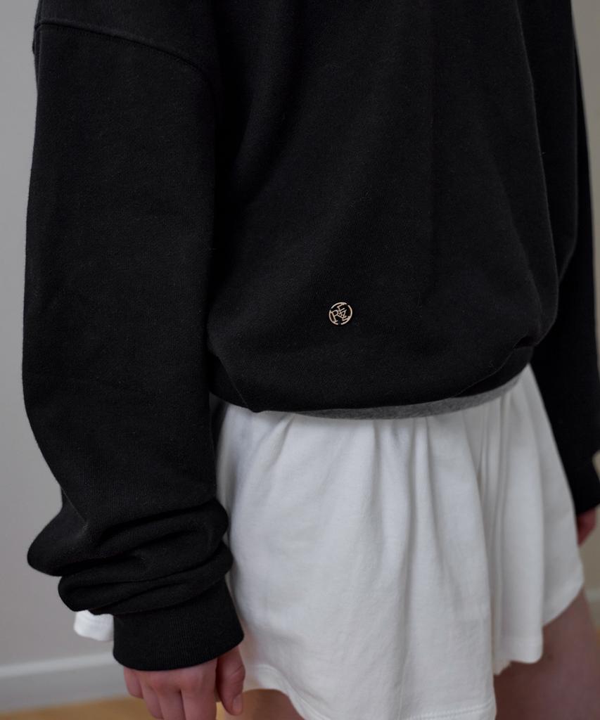 Rosefranz Deep V-Neck Sweatshirt [Black]