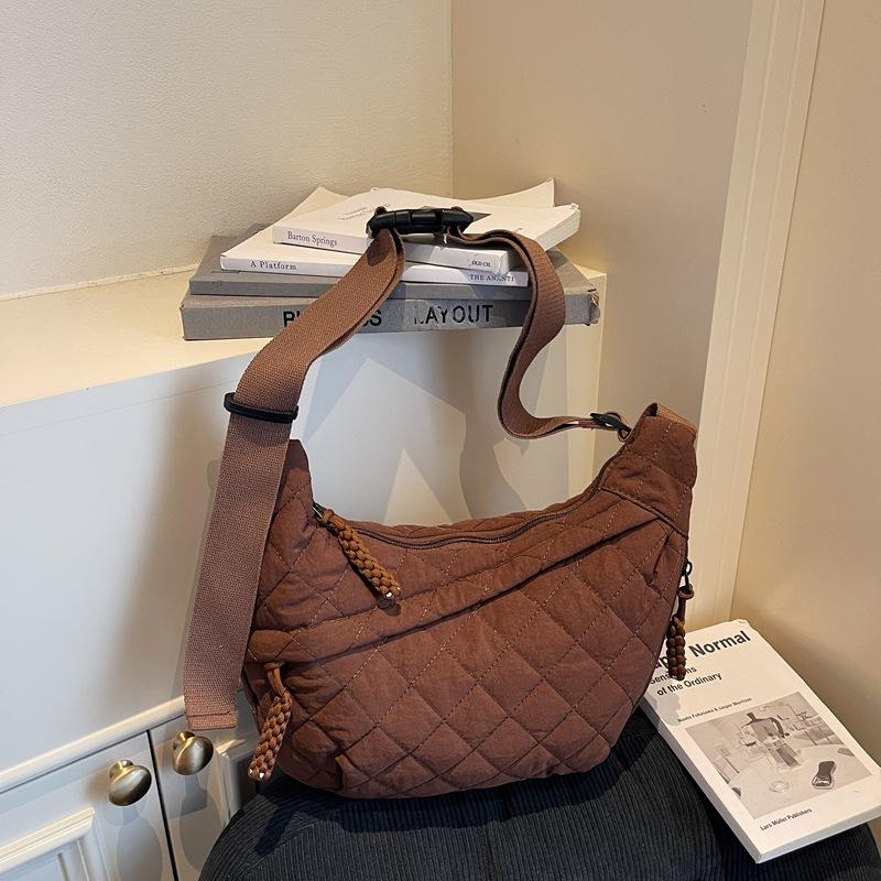 

Washed rhombus messenger bag women s fashion one shoulder large capacity messenger class commuter dumpling bag коричневый