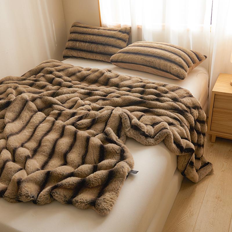 Luxury Solid Color Faux Rabbit Fur Blanket Winter Thickened Warm Faux Fur Blanket Soft Fluffy Throws Blankets for Sofa Bed Naps