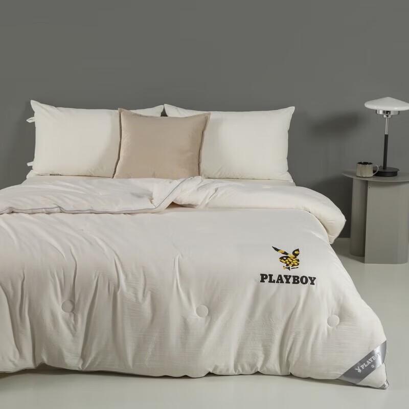 PLAYBOY Soybean Lightweight Quilt