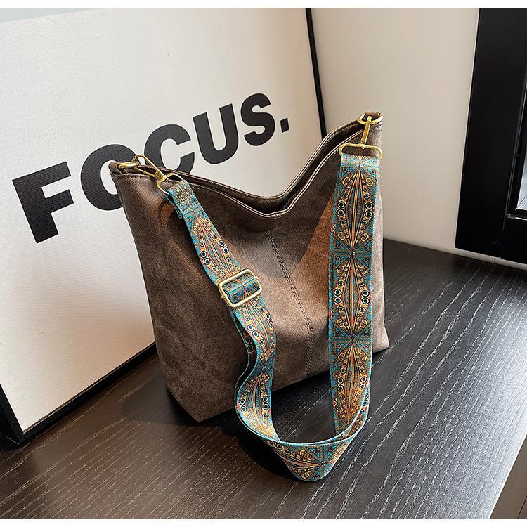 

Broadband bag, new fashion trendy and textured tote bag, summer large-capacity commuter bag