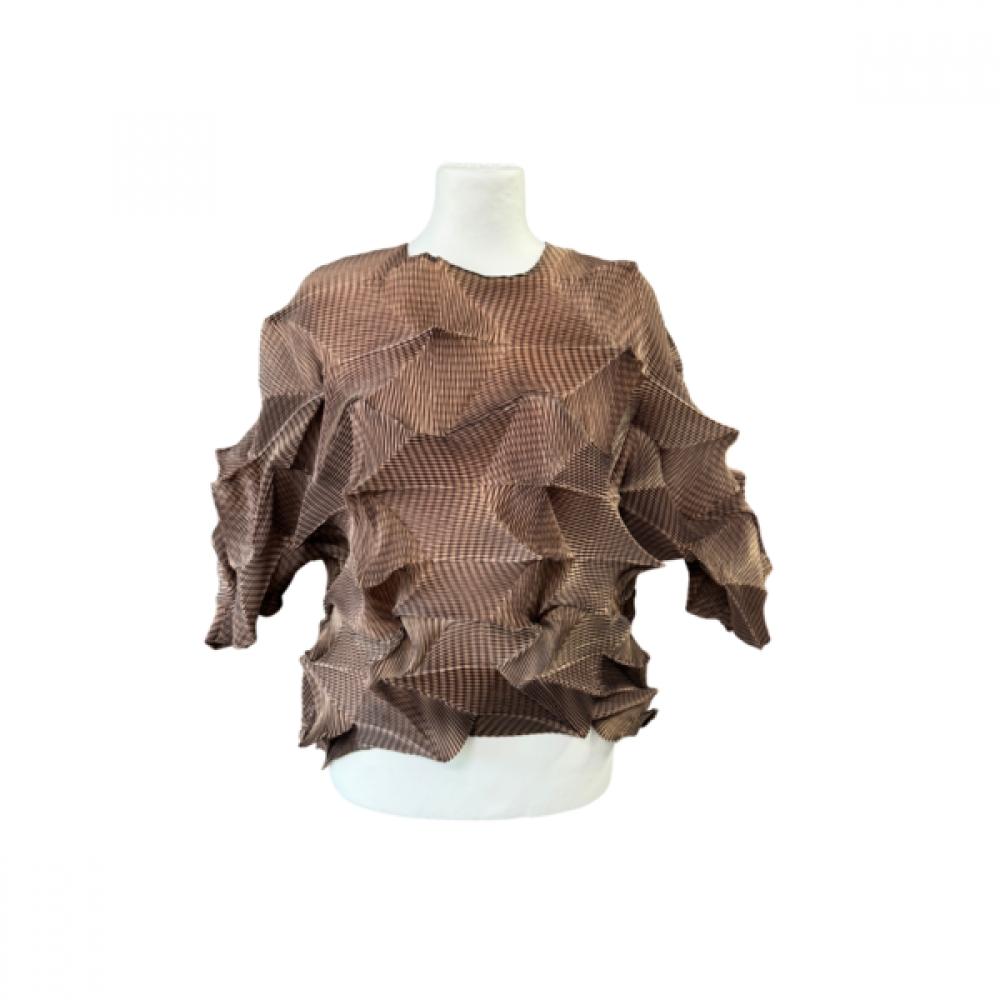 La Vita Junko Pointed Square Pleated Tee Lsfts020