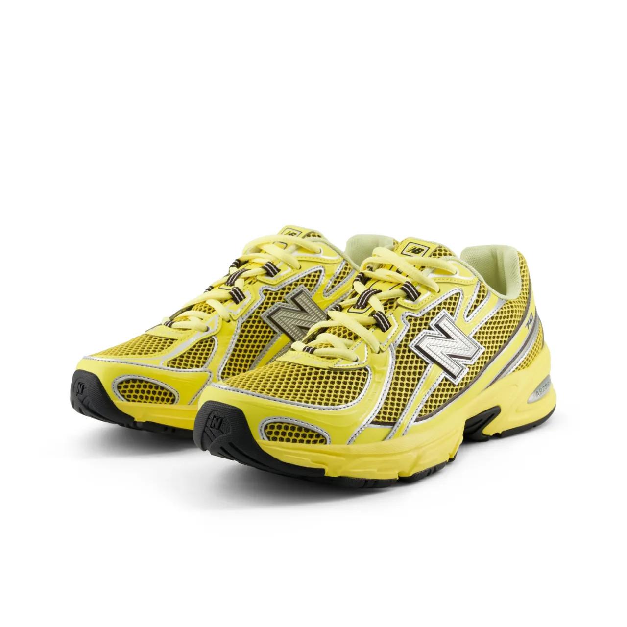U74045L New Balance 740  Star Burst/Silver Metallic  (Men s) 4.5