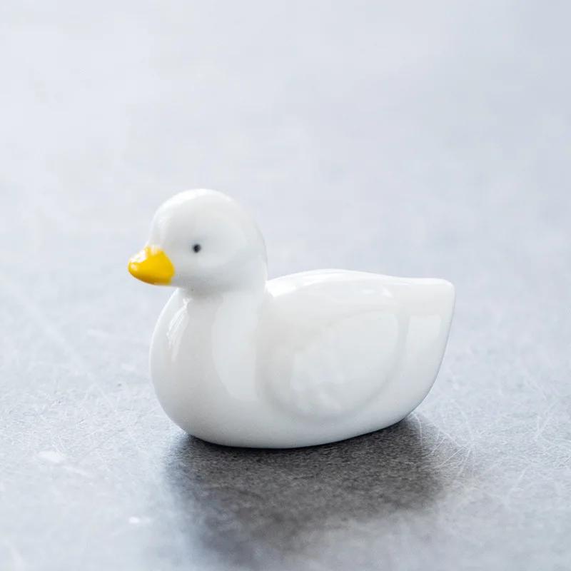 1PC Cute Porcelain Duck Shape Ceramic Chopsticks Holders Chopstick Stand Shelf Ducks Spoons Fork Rack Ceramic Rest Flatware