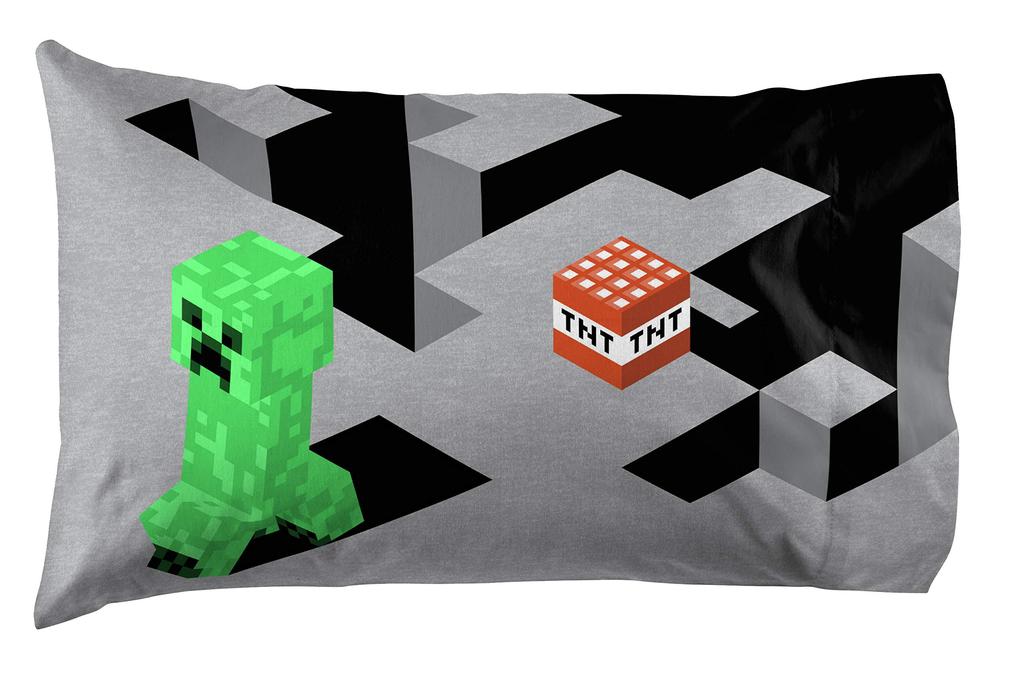 Jay Franco Minecraft Lone Creeper Pillowcase, 1 Pack, Double-Sided, Kids' Super Soft Bedding (Official Minecraft Product)
