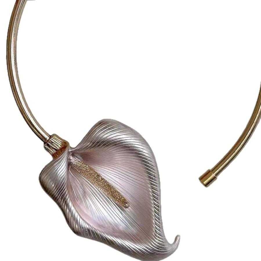 Light luxury retro exaggerated personality unique calla lily open collar French fashion design high sense versatile neck