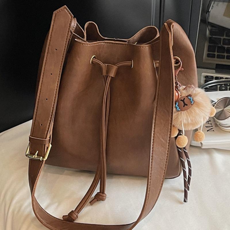 High-value Retro Small Bag Women's Autumn New Messenger Bag Fashionable and Fashionable Shoulder Bucket Bag