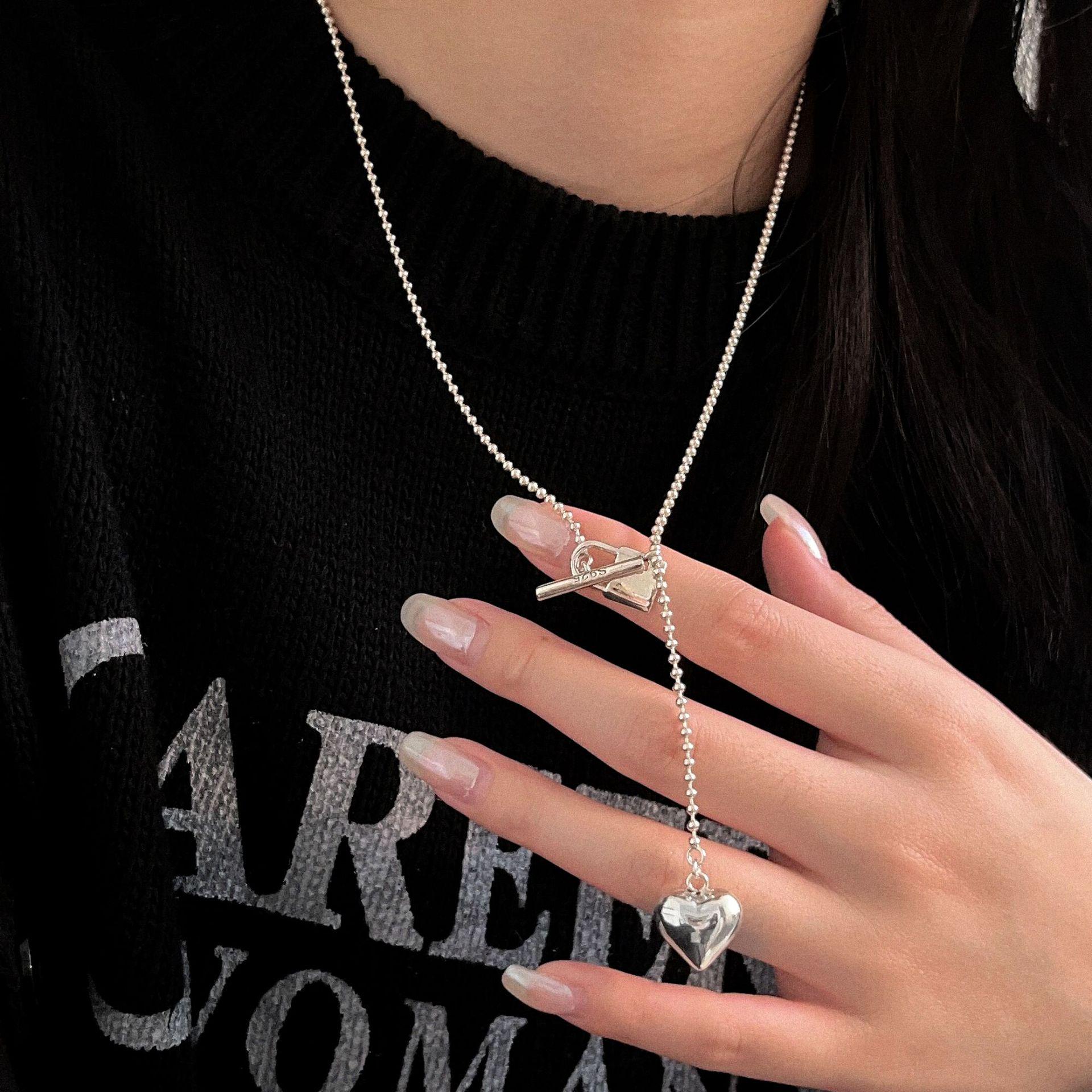 

Sterling Silver Heart Sweater Chain: Women s Vintage Niche Design Necklace for Autumn/Winter with Small Lock 925 Silver