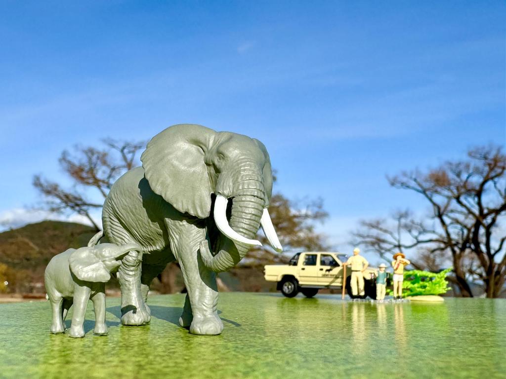 Tomytec Kaiyodo x Tomica Limited Vintage DioColle 64 #CarSnap 29a Safari 2 (Toyota Hilux 4WD Pickup with Double Cab) ABS Resin and PVC Figures and