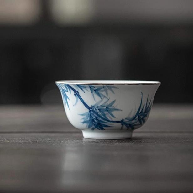 Retro blue and white underglaze hand-painted loquat teacup master cup kung fu tea set tea cup teacup 200ml