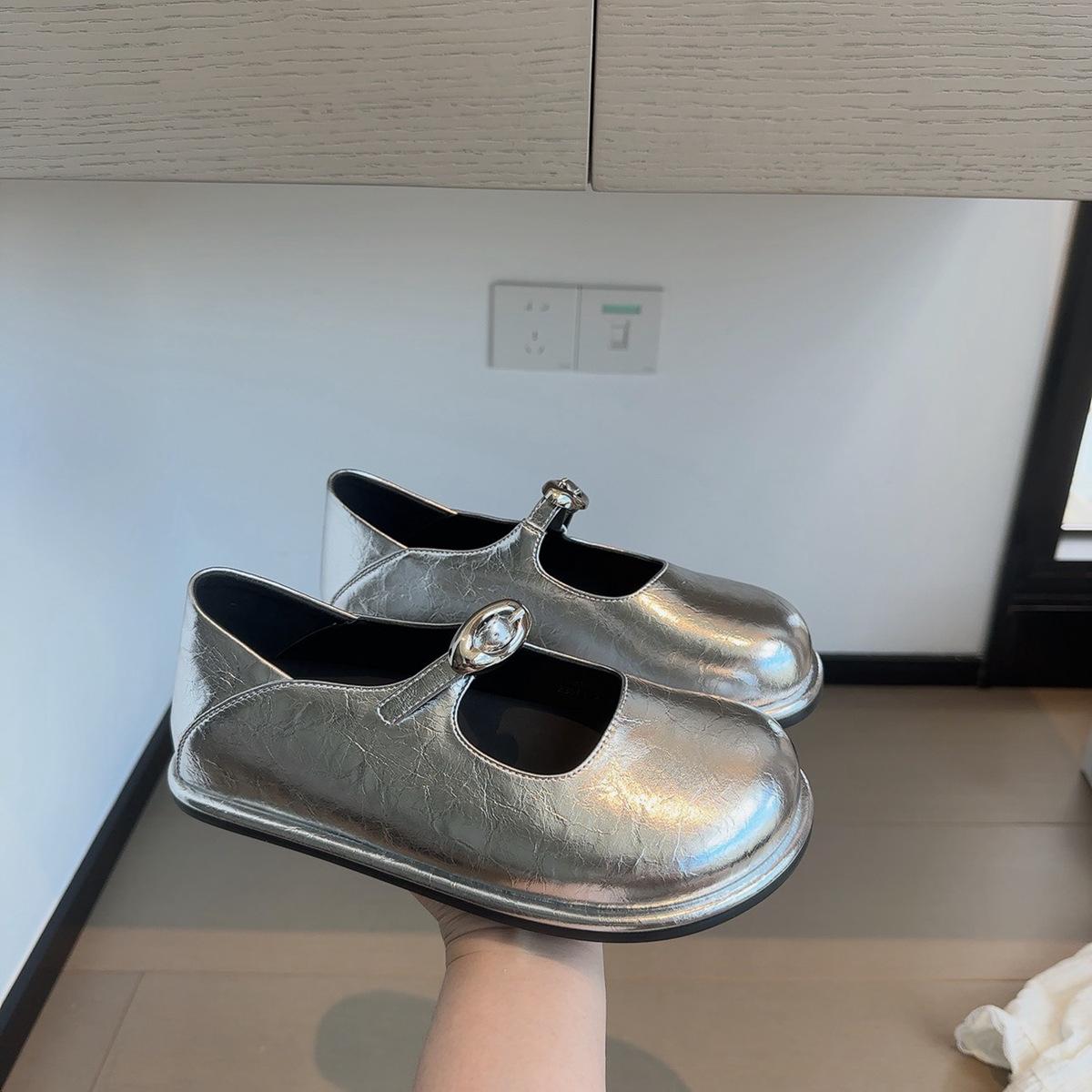 

2025 autumn new French square head Mary Jane shoes comfortable small leather shoes women wear versatile fashion light mouth single shoes 35 серебряный