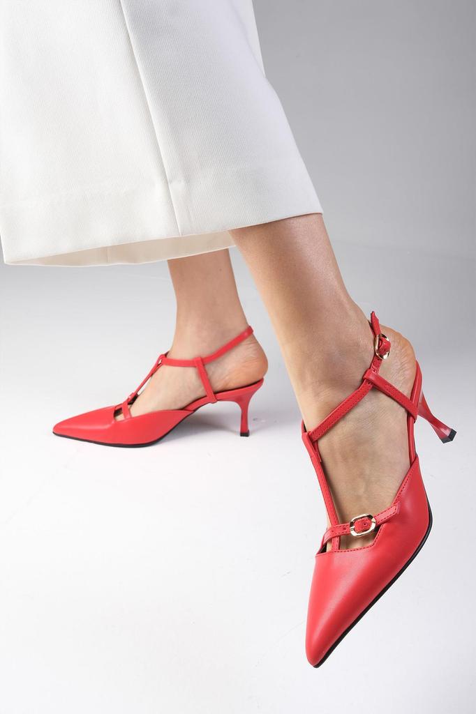 Hellbraune Riemchen-Damenschuhe mit offenem Rücken