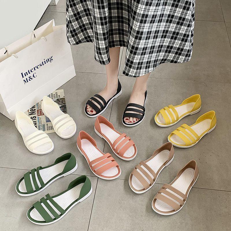 Fashion Flat Hollow Soft Sole Non-slip Sandals for Women 2025 Summer New Wet Horizontal Sole Beach Women's Sandals