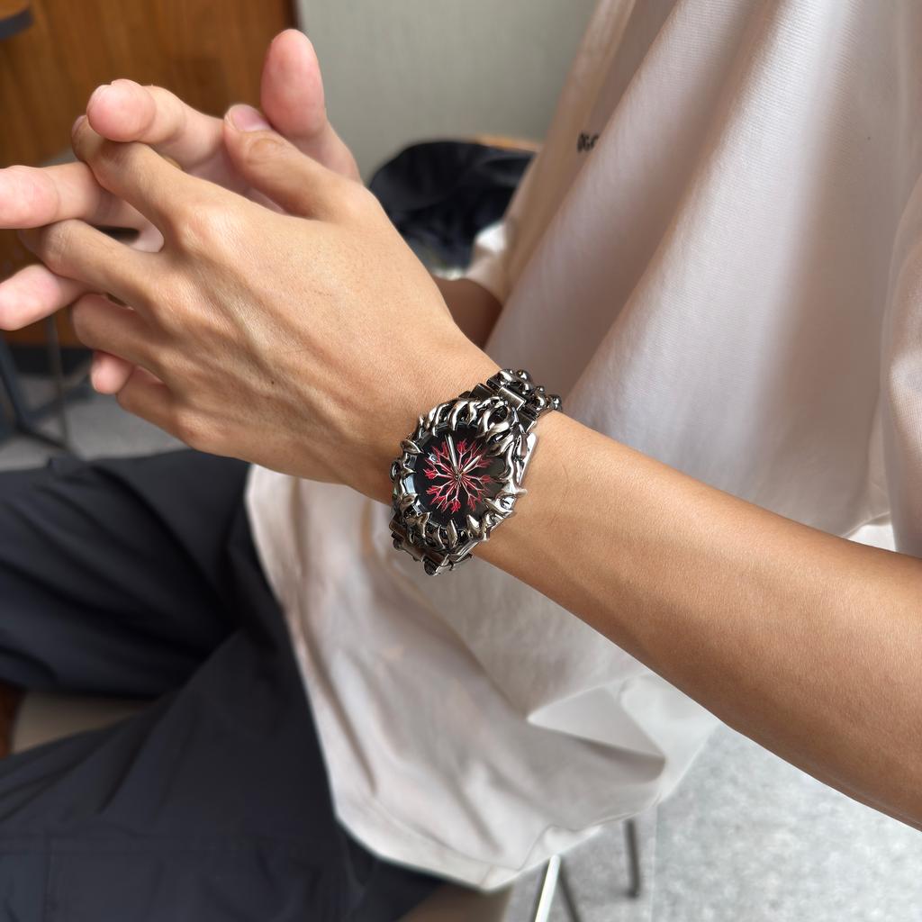 Luxury y2k Fashion Spiked Watch Alabaster Cool Street Style Demon Claw Shape Dial Unique Design Men Quartz Watch reloj hombre