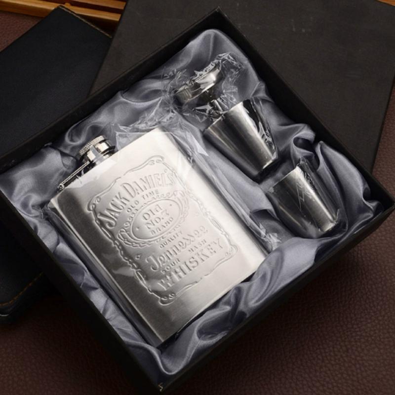 Camping wine bottle 7-ounce stainless whiskey bottle outdoor portable pocket wine container gift pot drinking wine bottle tool
