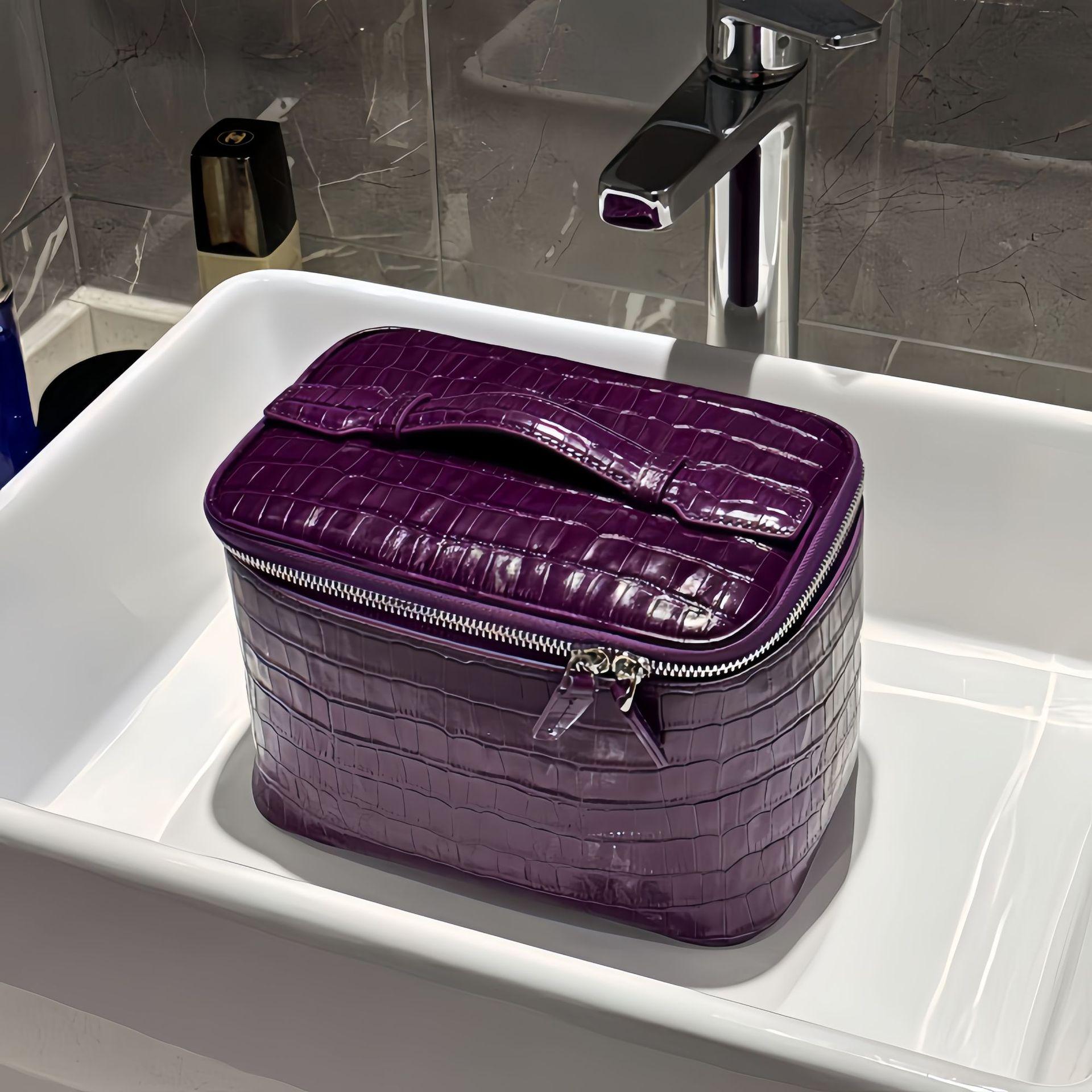 

Косметичка из коровьей кожи первого слоя с тиснением под крокодила, дорожная портативная туалетная сумка, высококачественная, большой вместимости, практичная сумка для хранения 23x14x15cm