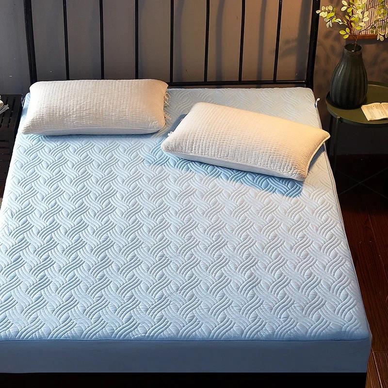 Breathable and Anti-Bacterial Mattress Topper with Air-Permeable Bed Pad for a Comfortable Night's Sleep